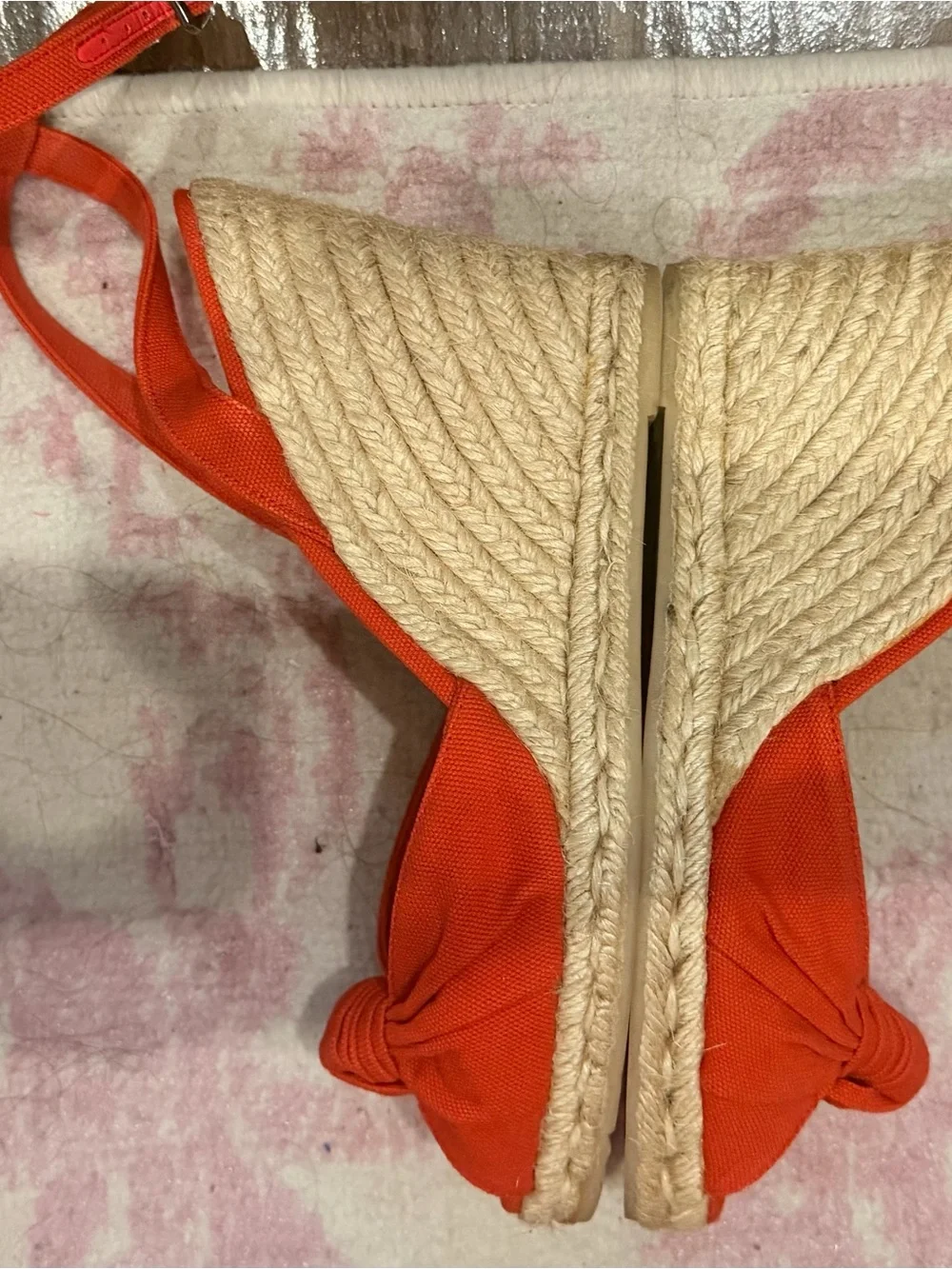 Castaner red wedge